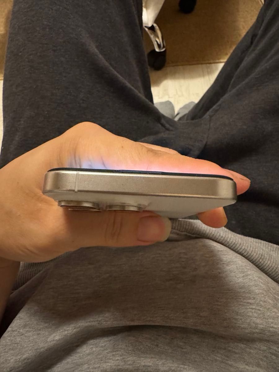 アメリカ版 Apple iPhone 15 Pro Max 1tb，極美品， バッテリーは100