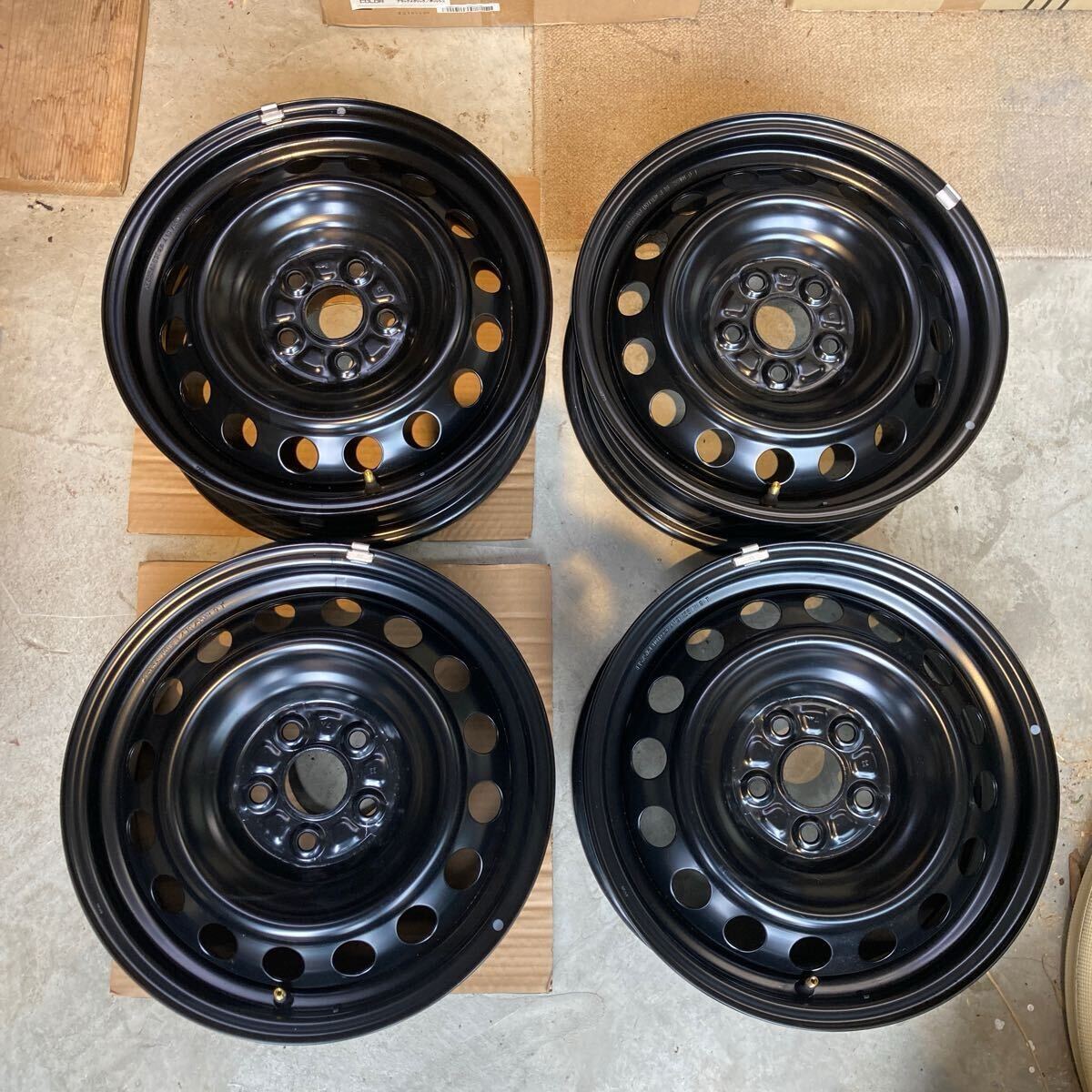 Yahoo!オークション - 【新車外し 美品 4本セット】スチールホイール