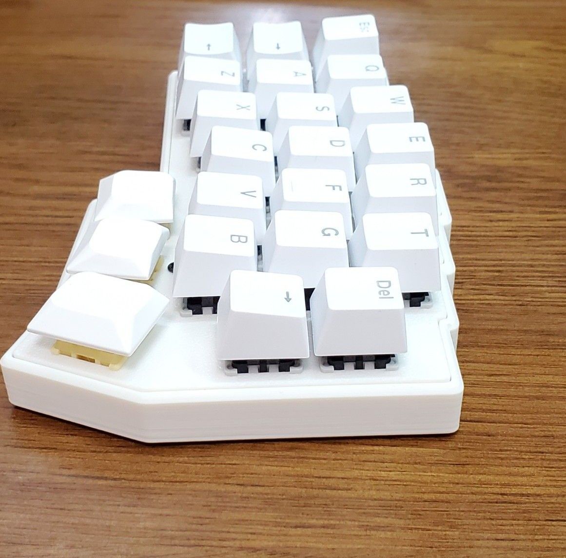 新品】Corne v4 Cherry 無線化 完成品 親指ロープロファイル｜Yahoo