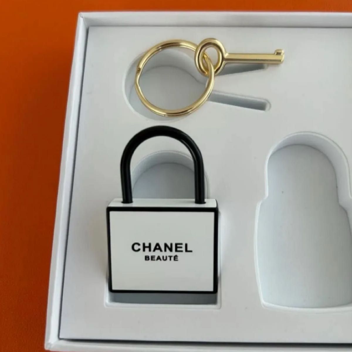 CHANEL シャネル ノベルティ ラコレクションキーホルダー カデナ