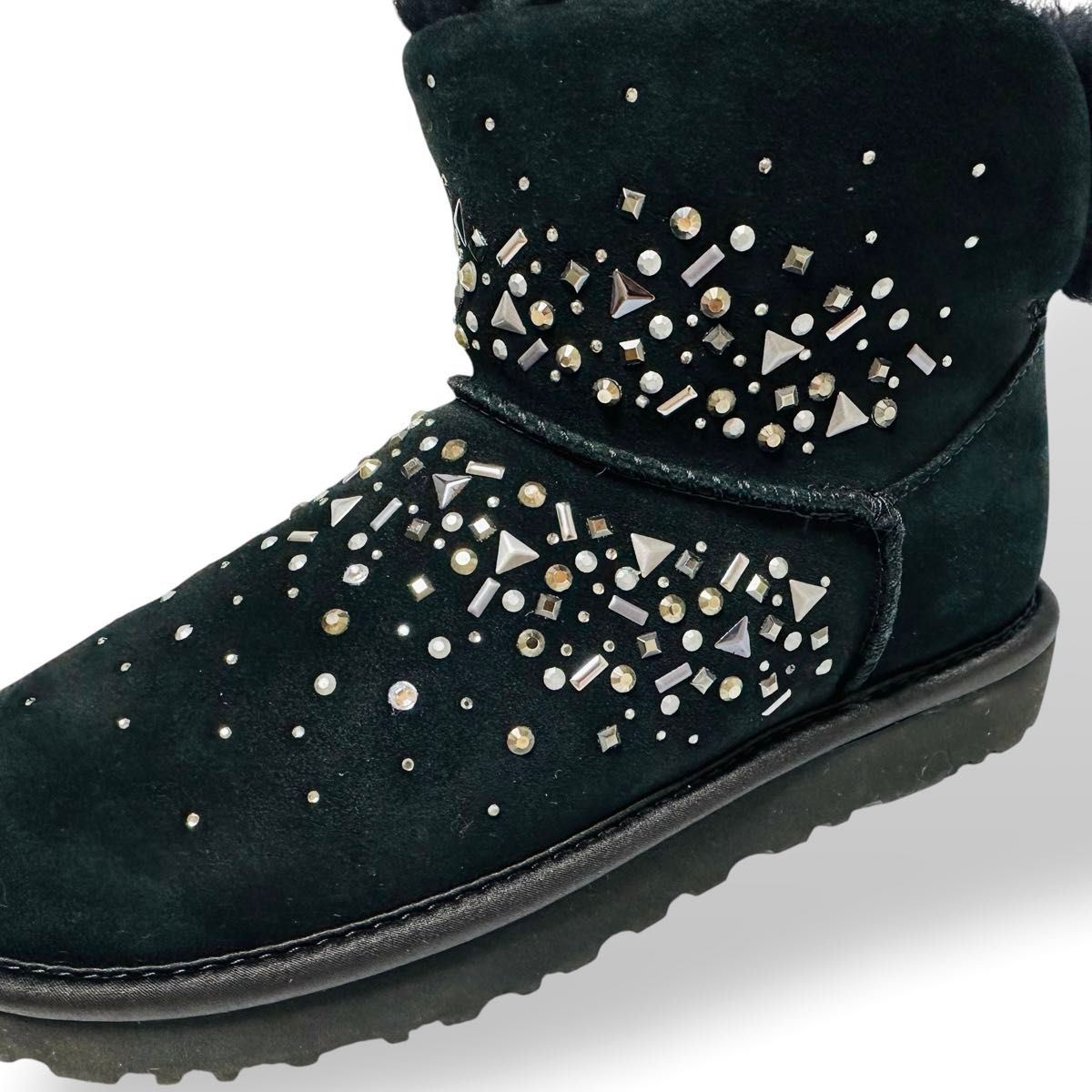 極美品 アグ 23㎝ ムートン ブーツ ショート スタッズ ラインストーン