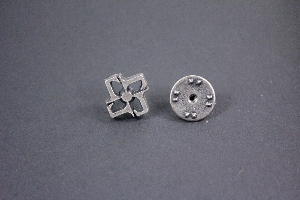 送料込み TAGLIATORE タリアトーレのラペルピン シルバー（中サイズ