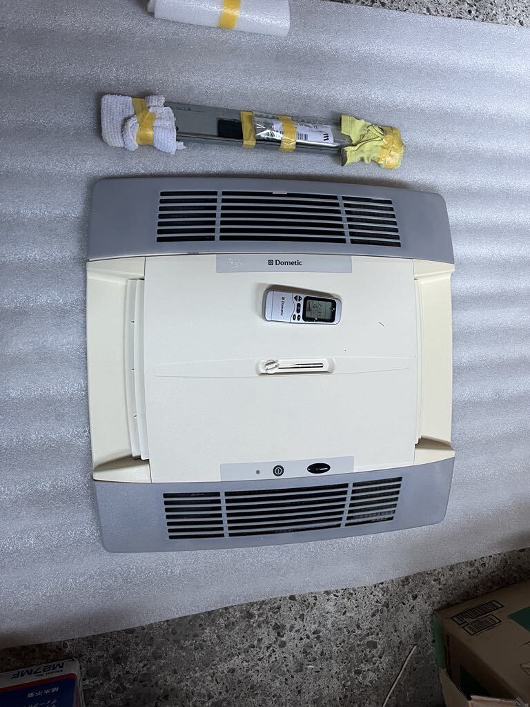 Dometic エアコン本体 カバーとリモコンのみ B2200 Dometic エアコン