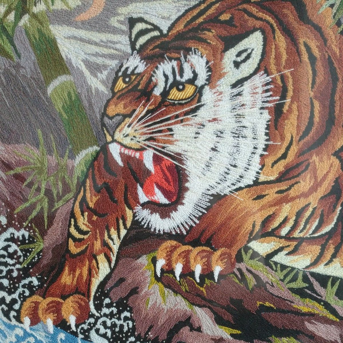 開運】虎の刺繍画 額縁付き (ハンドメイド)｜Yahoo!フリマ（旧PayPay