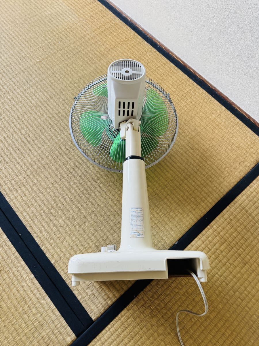 TOSHIBA昭和レトロ扇風機 4枚羽 動作品 レア 当時物 リビング 30cm