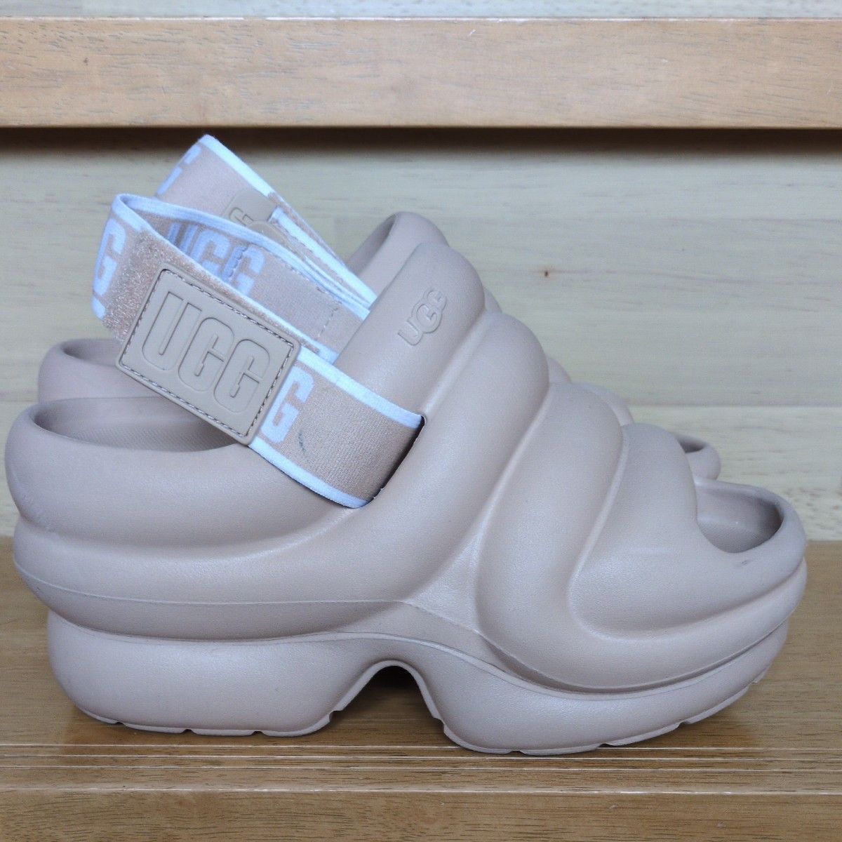 UGG 厚底サンダル AWW YEAH アーイヤー ベージュ ちゃんみな着用 w5