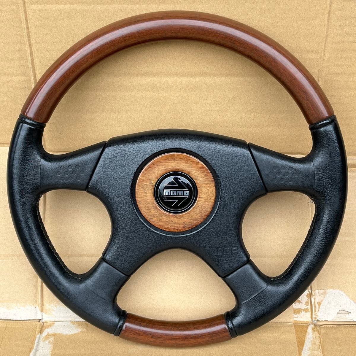 モモ ステアリング ウッド レザー オリンピックIII 365mm ホーンボタン