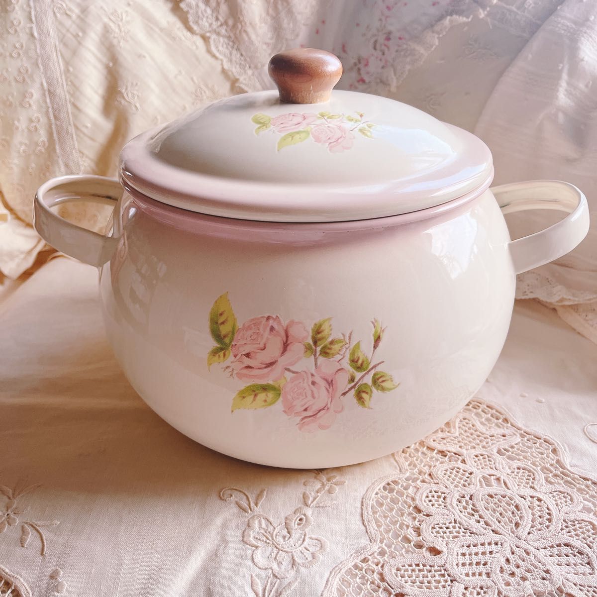 お値下げ イマンダイアナローズホーロー両手鍋魔女のお鍋マニーローズ