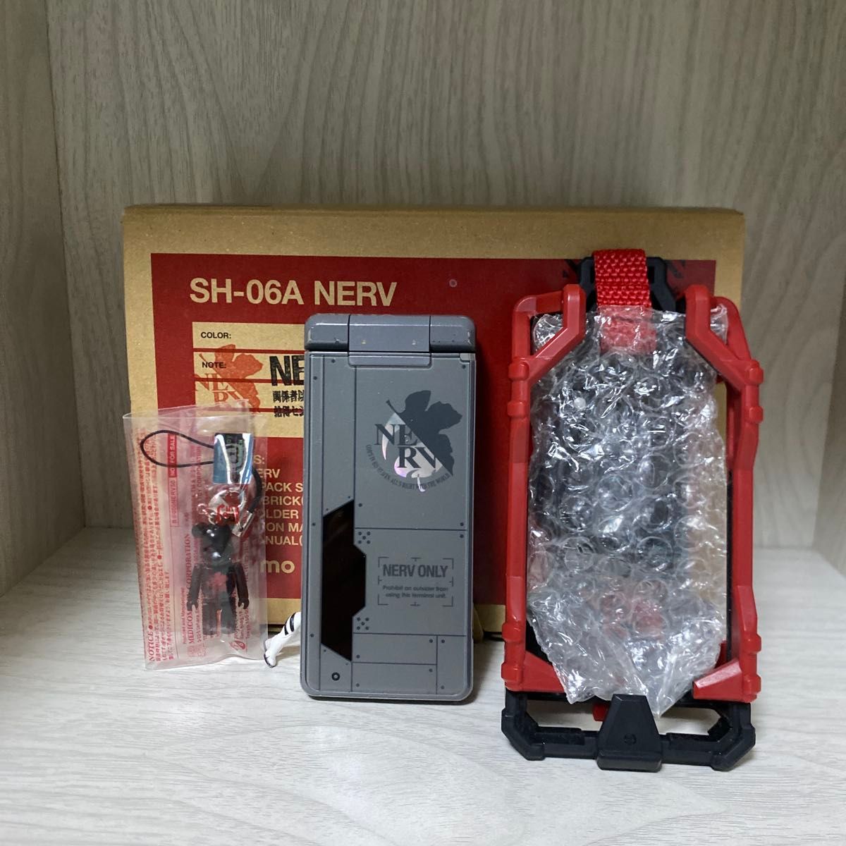 エヴァンゲリオン携帯SH-06A NERV 本体 付属品 ガラケー｜Yahoo!フリマ