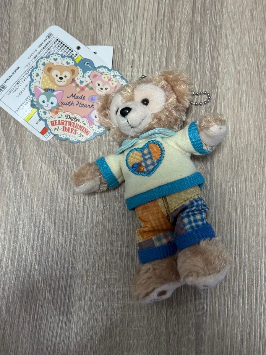 ディズニー ダッフィー ハートウォーミング・デイズ ぬいぐるみバッジ