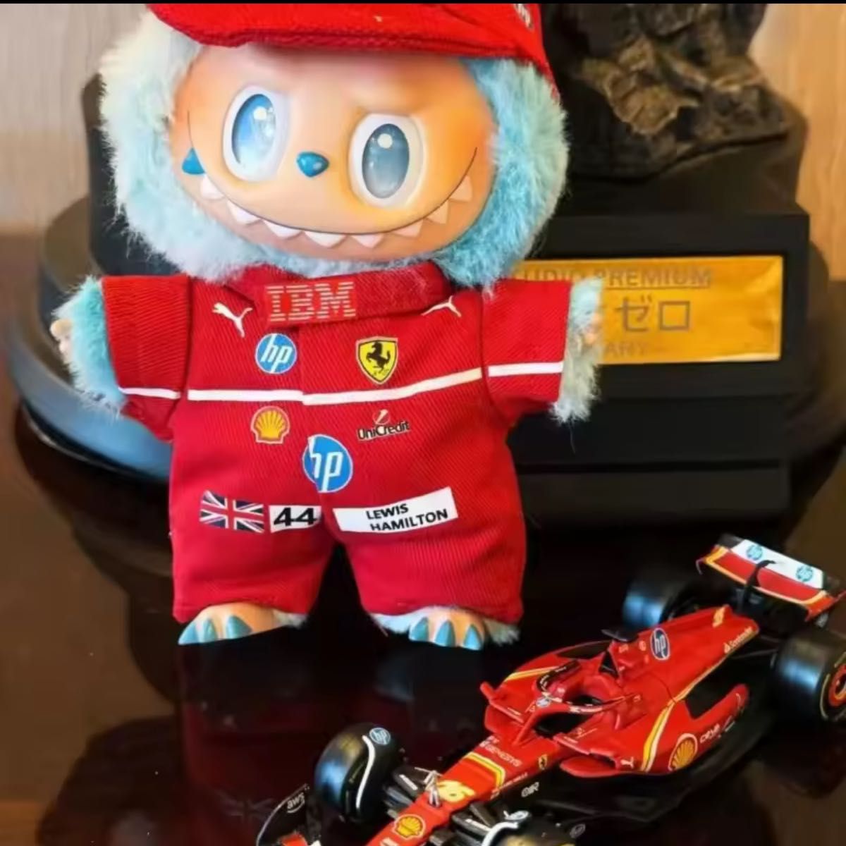 新品LABUBU ラブブ F-1 フェラーリ レーシング レーサー 2点セット