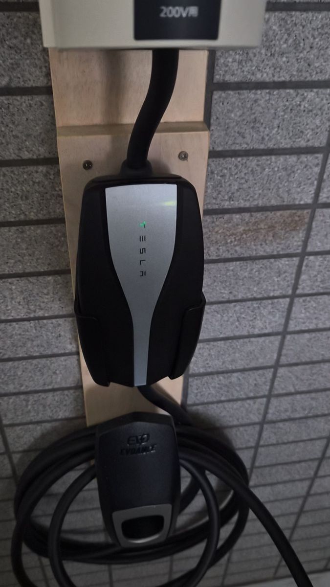 テスラ GEN II モバイルコネクター ／ パナソニックEVコンセプト