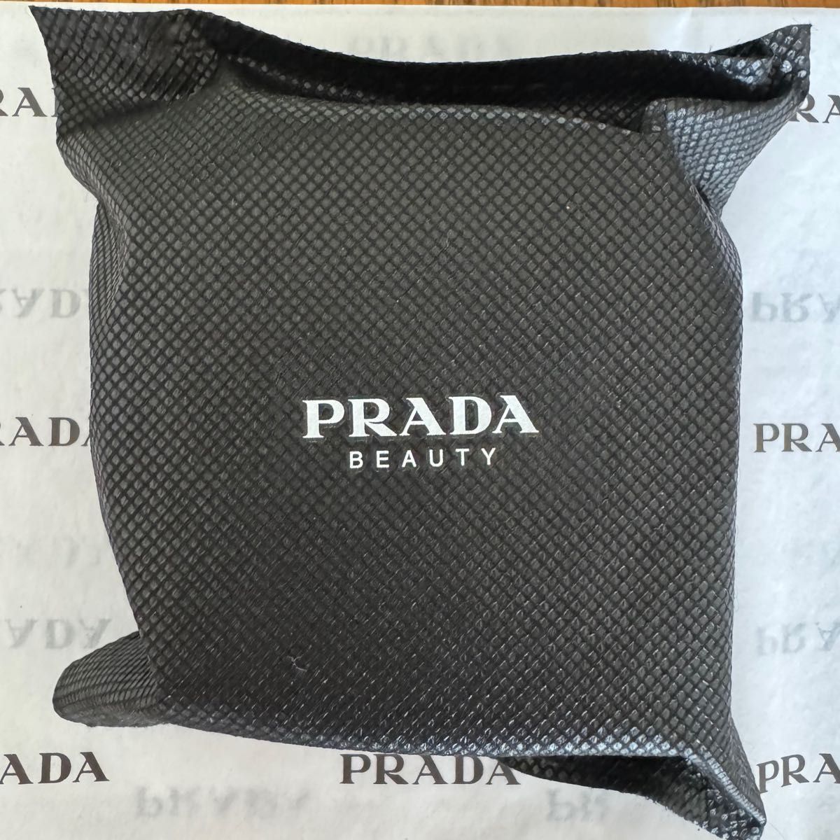 PRADA プラダ メッシュクッションファンデーション LC5新品未使用未