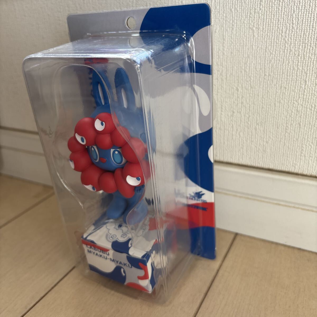 万博限定 LABUBU MYAKU-MYAKUストラップ付フィギュア ラブブ