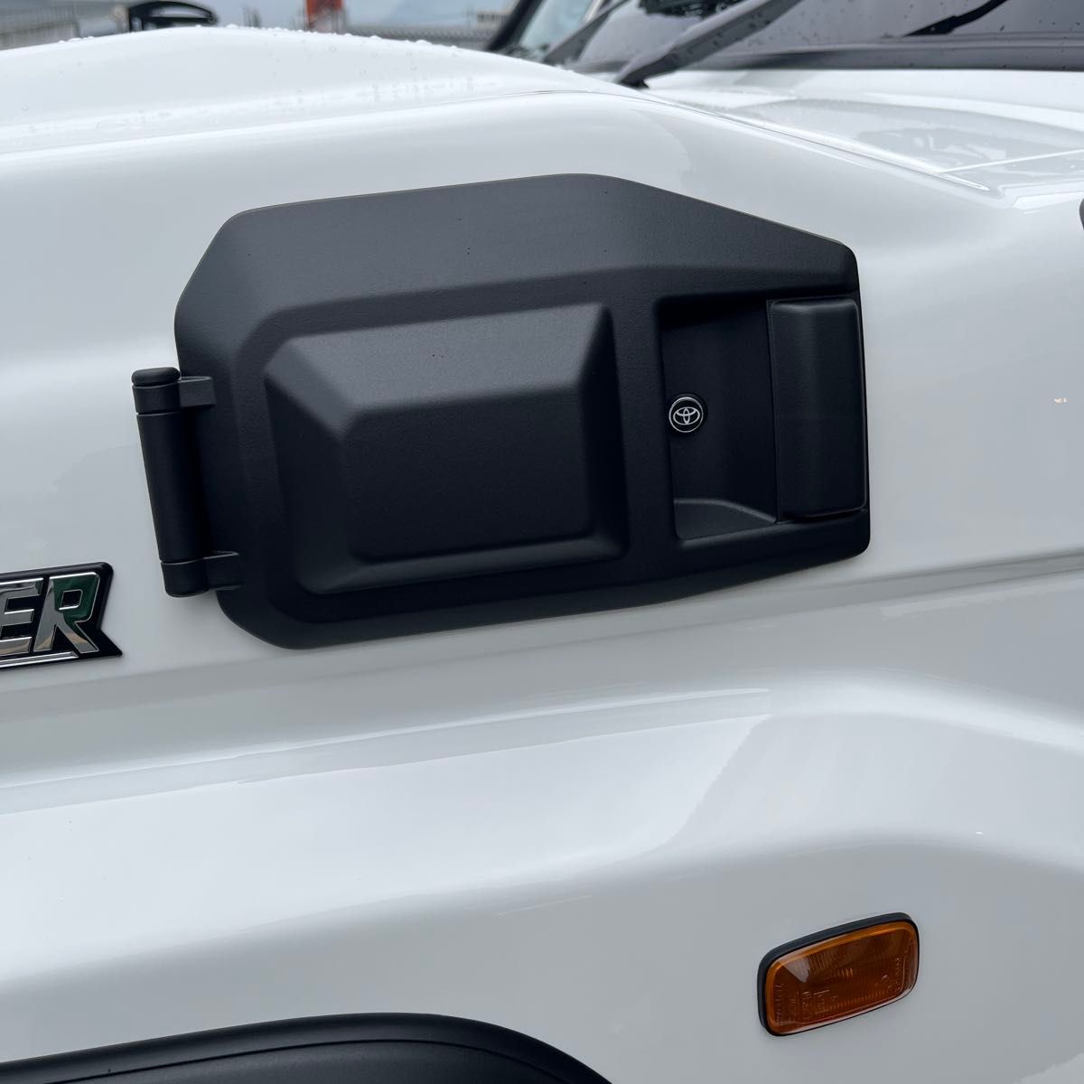 ゴ*0様 ランクル70再再販(GDJ76W) 尿素リッドカバー 鍵付き加工