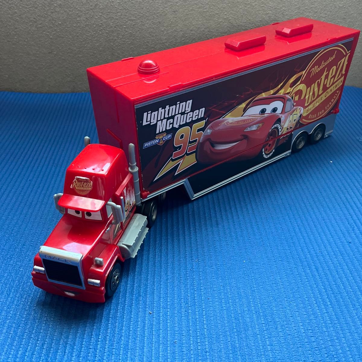 910】トミカ カーズ たくさんのせよう 大きなマックトレーラー 24台