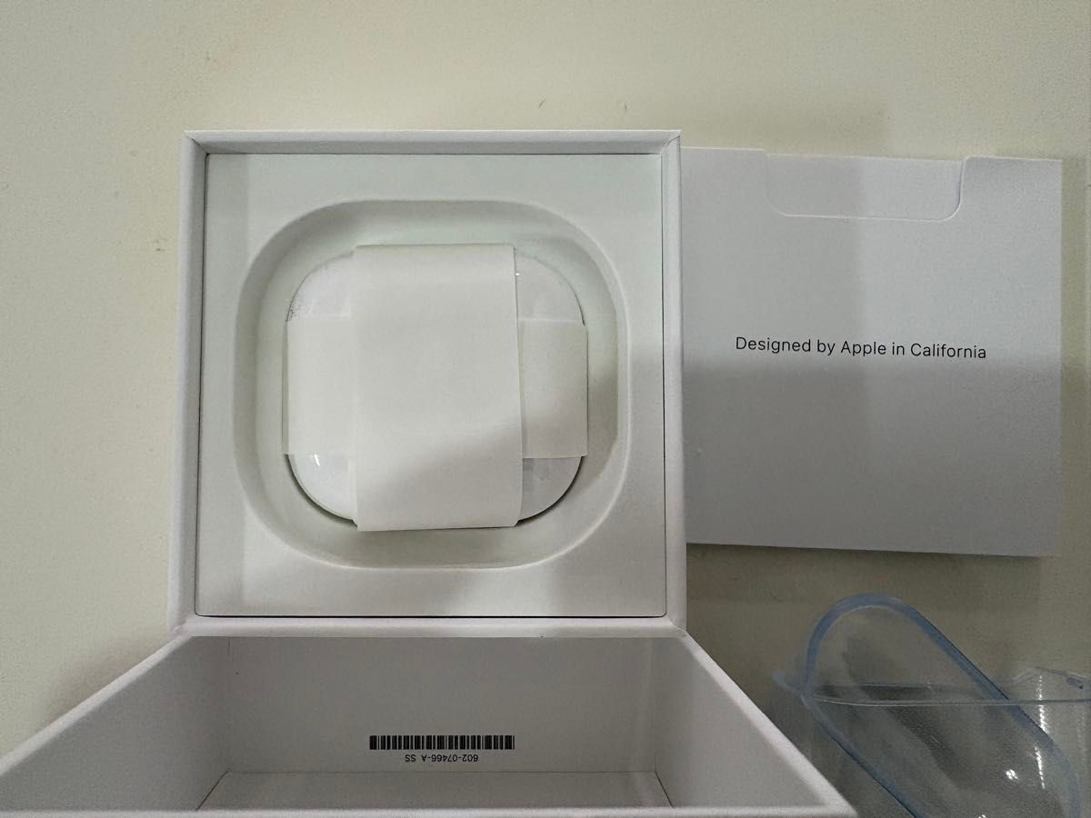 ほぼ新品 開封後2週間 Apple AirPods 4 アクティブノイズ キャンセ