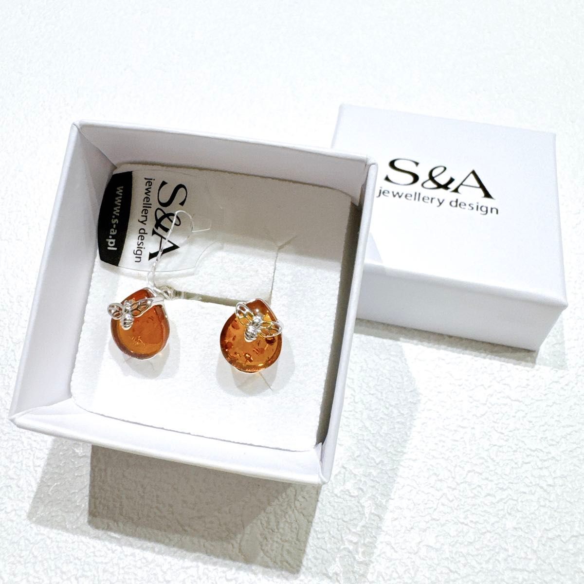 大人気】万博 ポーランド 琥珀 S&A シルバー925 蜂 ピアス アンバー 両