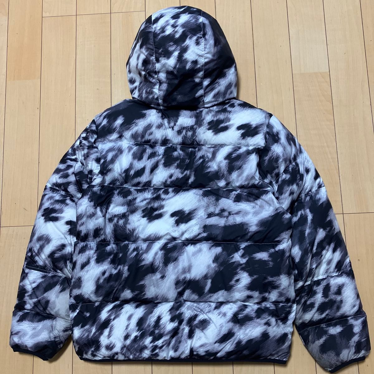 NIKE ナイキ フード付きダウンジャケット 総柄 白黒 XLサイズ｜Yahoo