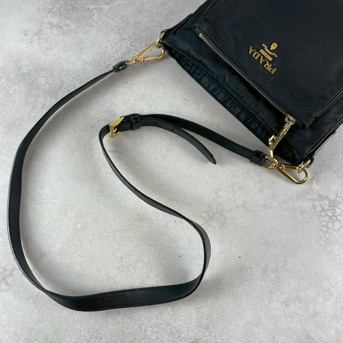 PRADA プラダ ショルダーバッグ サフィアーノレザー テスートナイロン