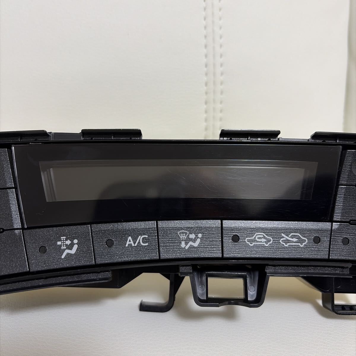 超美品 G's ZVW30系 プリウス 後期 24年〜 純正エアコンスイッチ LED
