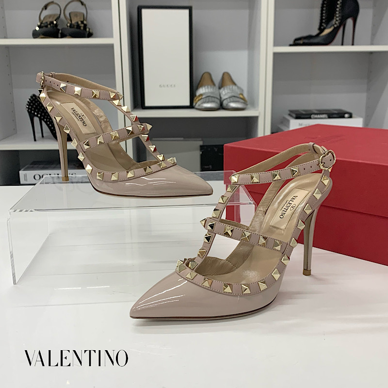 M13329 ヴァレンティノ パテント レザー ロックスタッズ パンプス