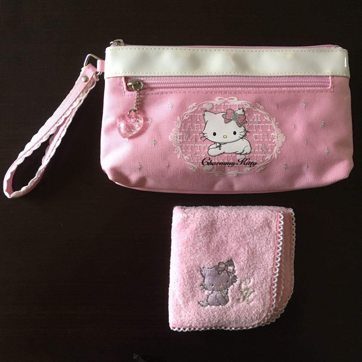 チャーミーキティのポーチ ハンカチ 新品 未使用 ＋ おまけ（巾着他