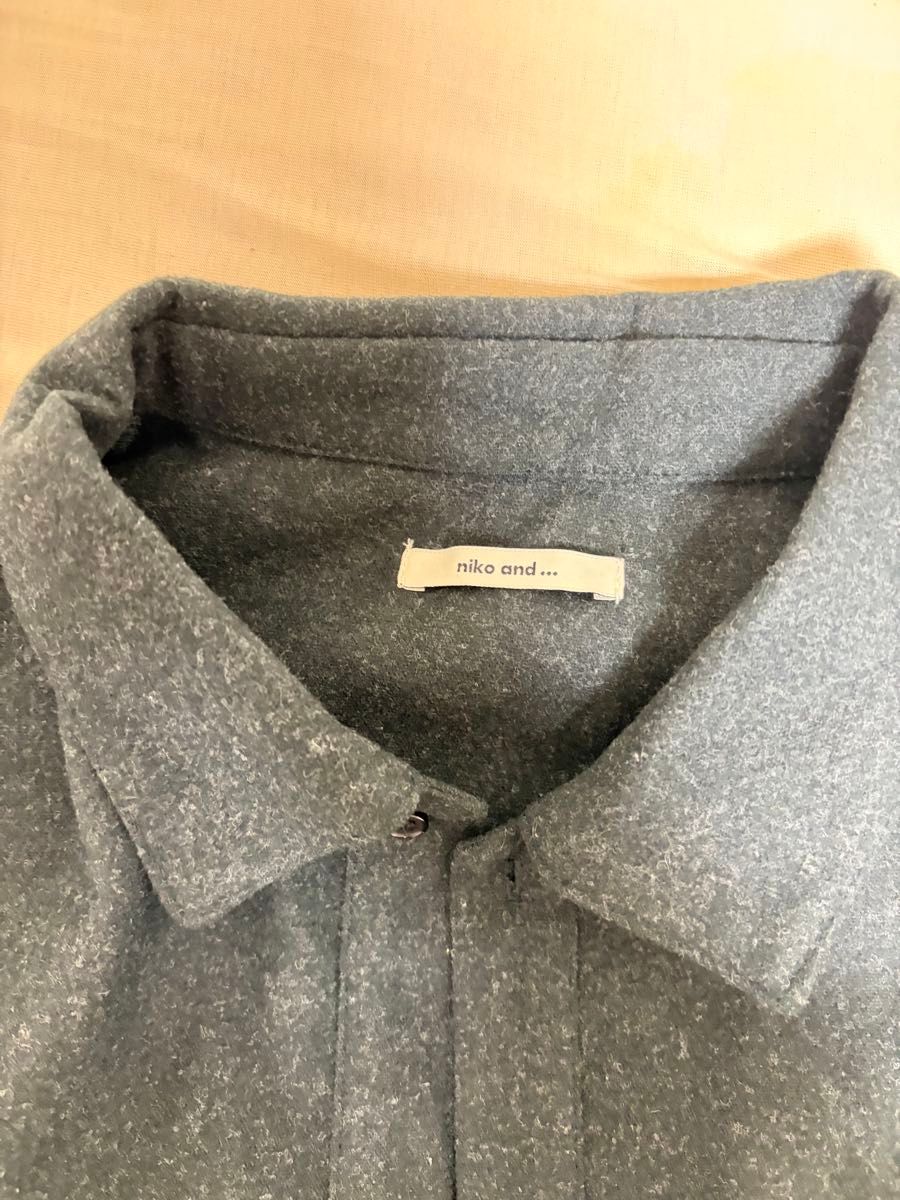 ニコアンド nico and [Make stuff '25] てぃらバック切り替えシャツ