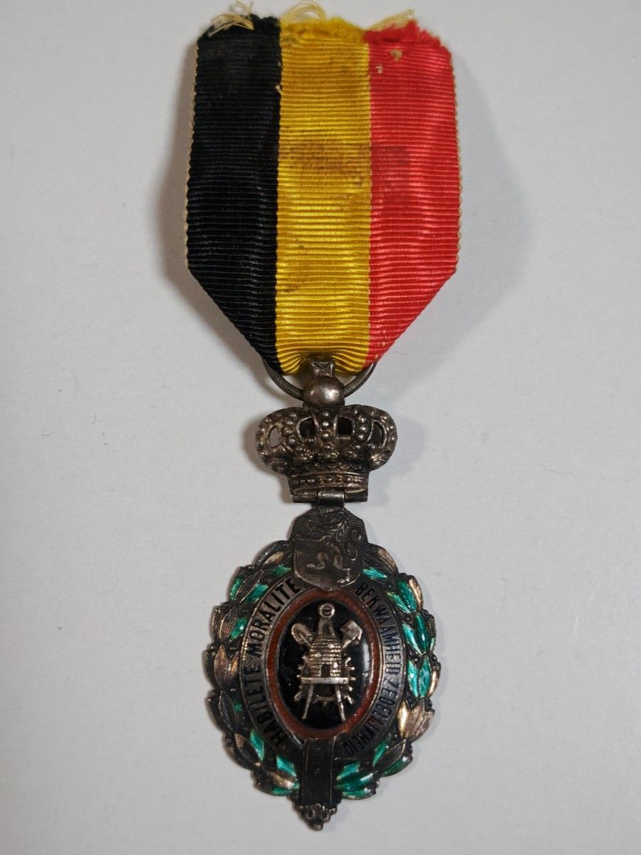 年代物 ベルギー王国 功績勲章 銀製エナメル｜Yahoo!フリマ（旧PayPay