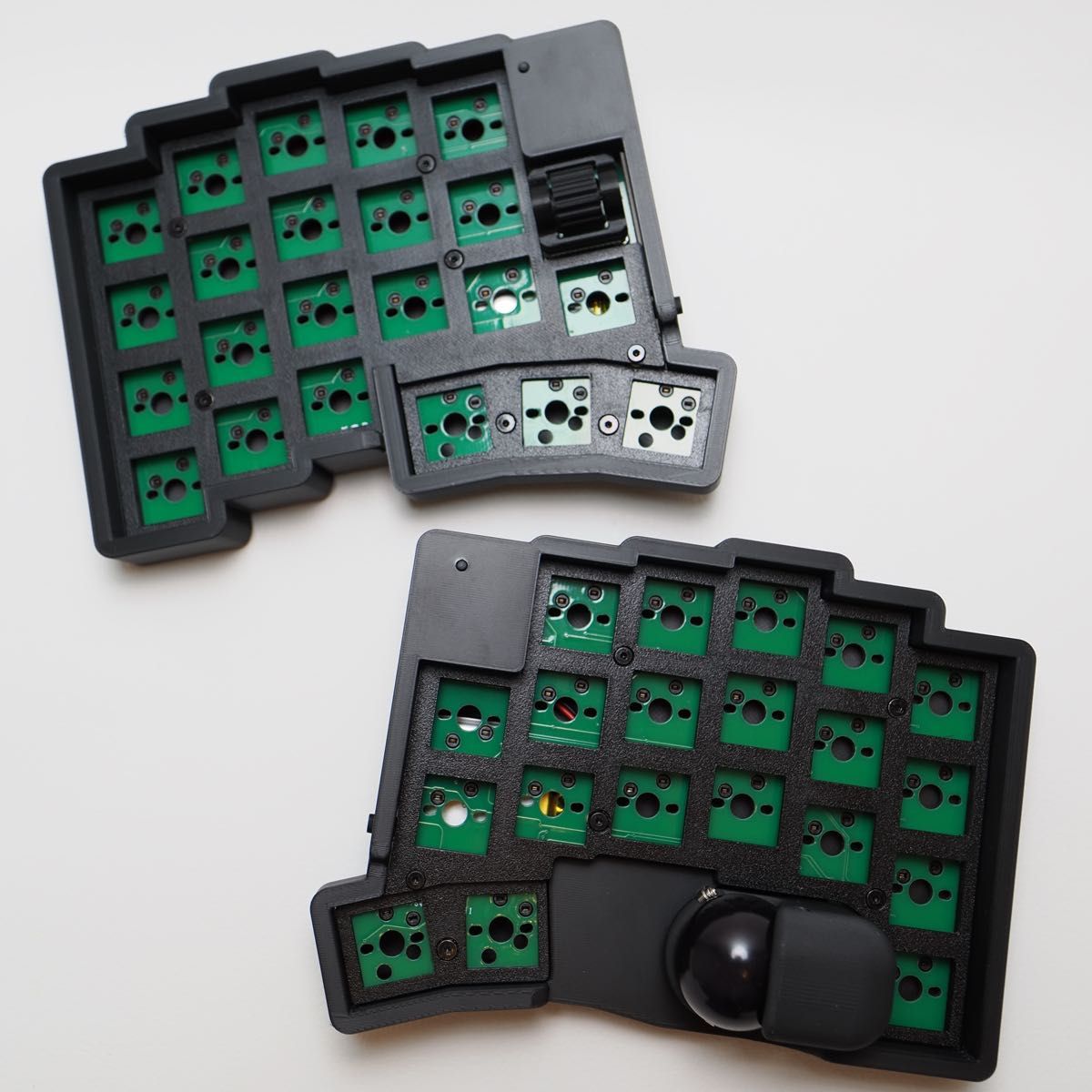 即納】左右分割式トラックボール付きワイヤレスキーボード【roBa