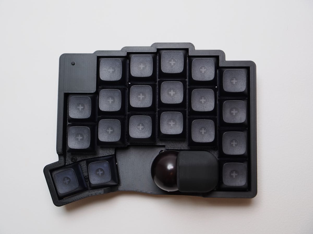 即納】左右分割式トラックボール付きワイヤレスキーボード【roBa