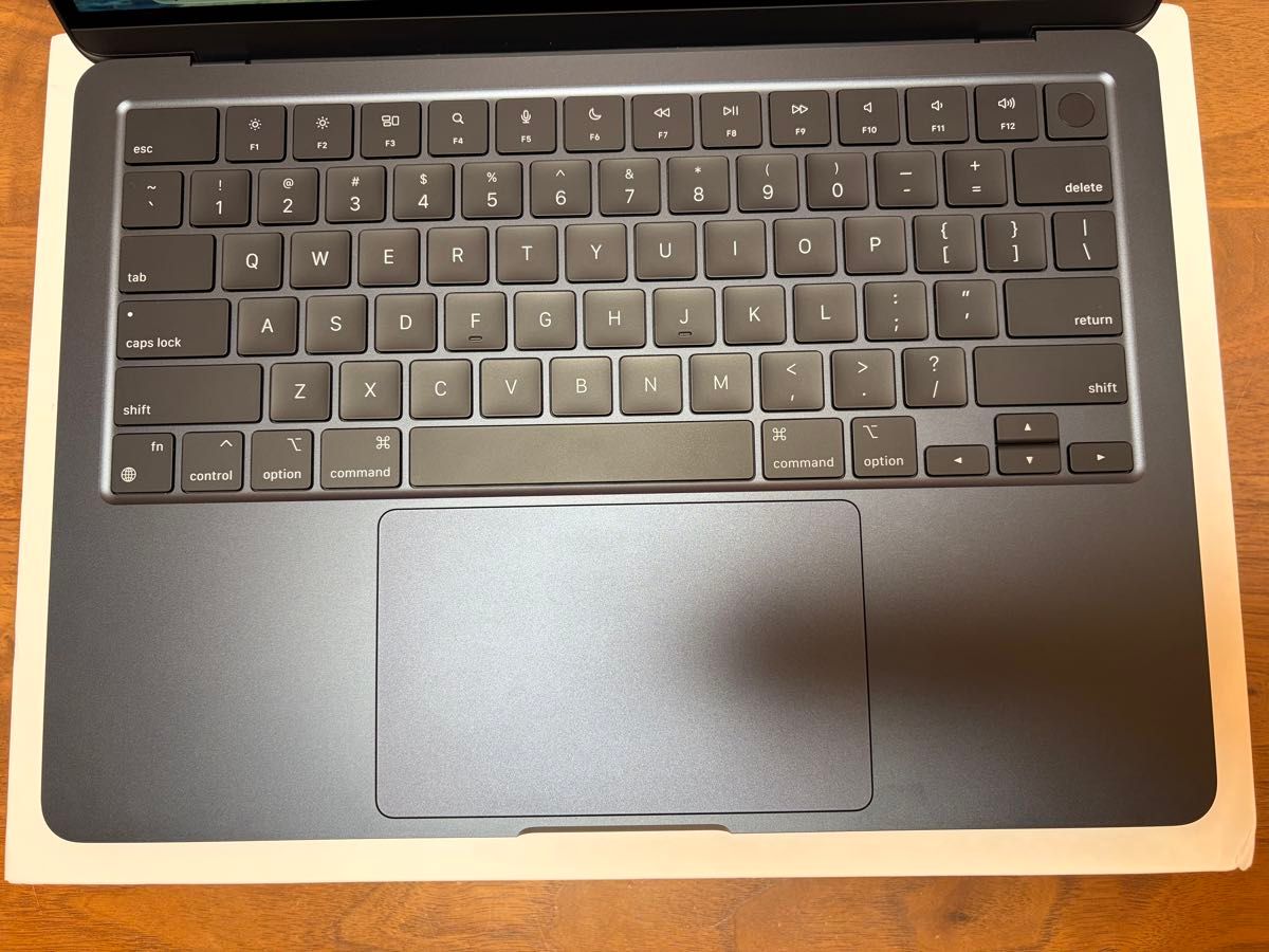 美品 MacBook Air 2022 M2チップ USキー ミッドナイト｜Yahoo!フリマ