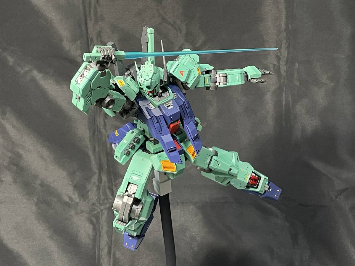 海外製 1/100 RGM-88X ジェダ(アムロ・レイ大尉機) 塗装済み完成品