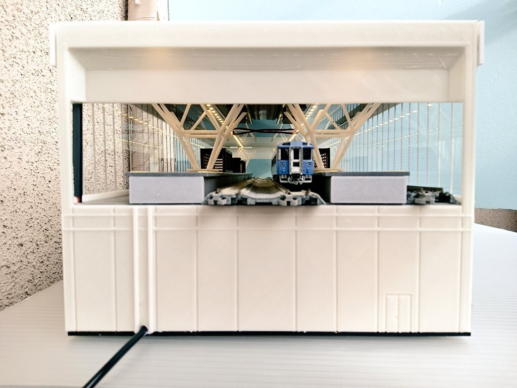 Nゲージ 自作 高架駅 近代的 旭川駅風 LEDつき ストラクチャー 展示台