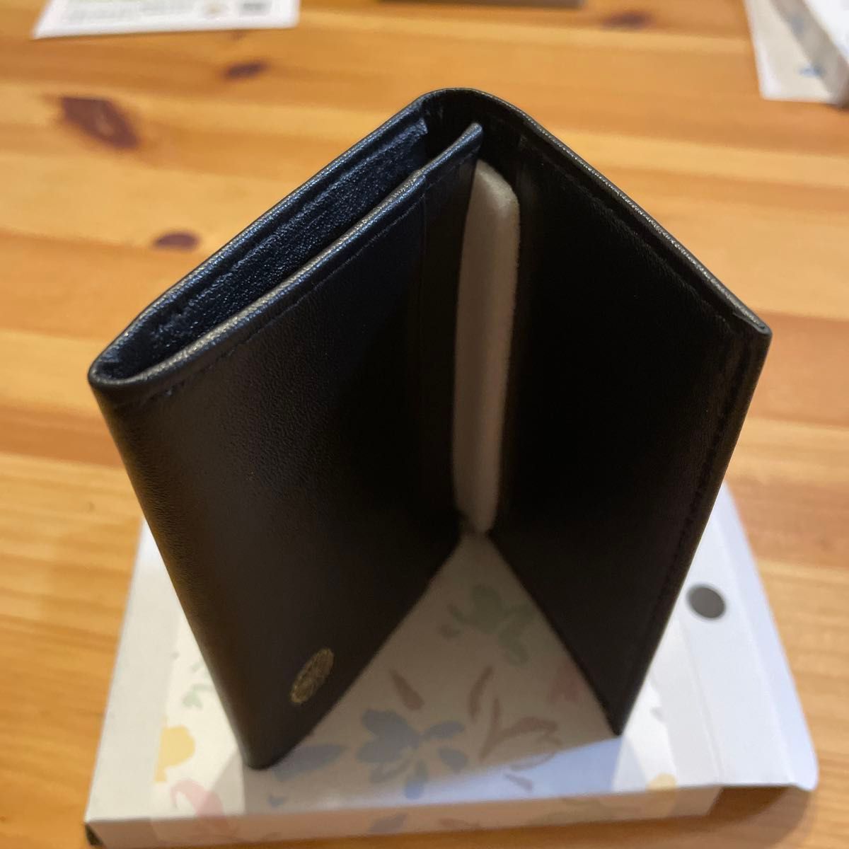 皇居限定品】菊の御紋入り 名刺入れ 黒 ブラック 皇居財布 箱入り