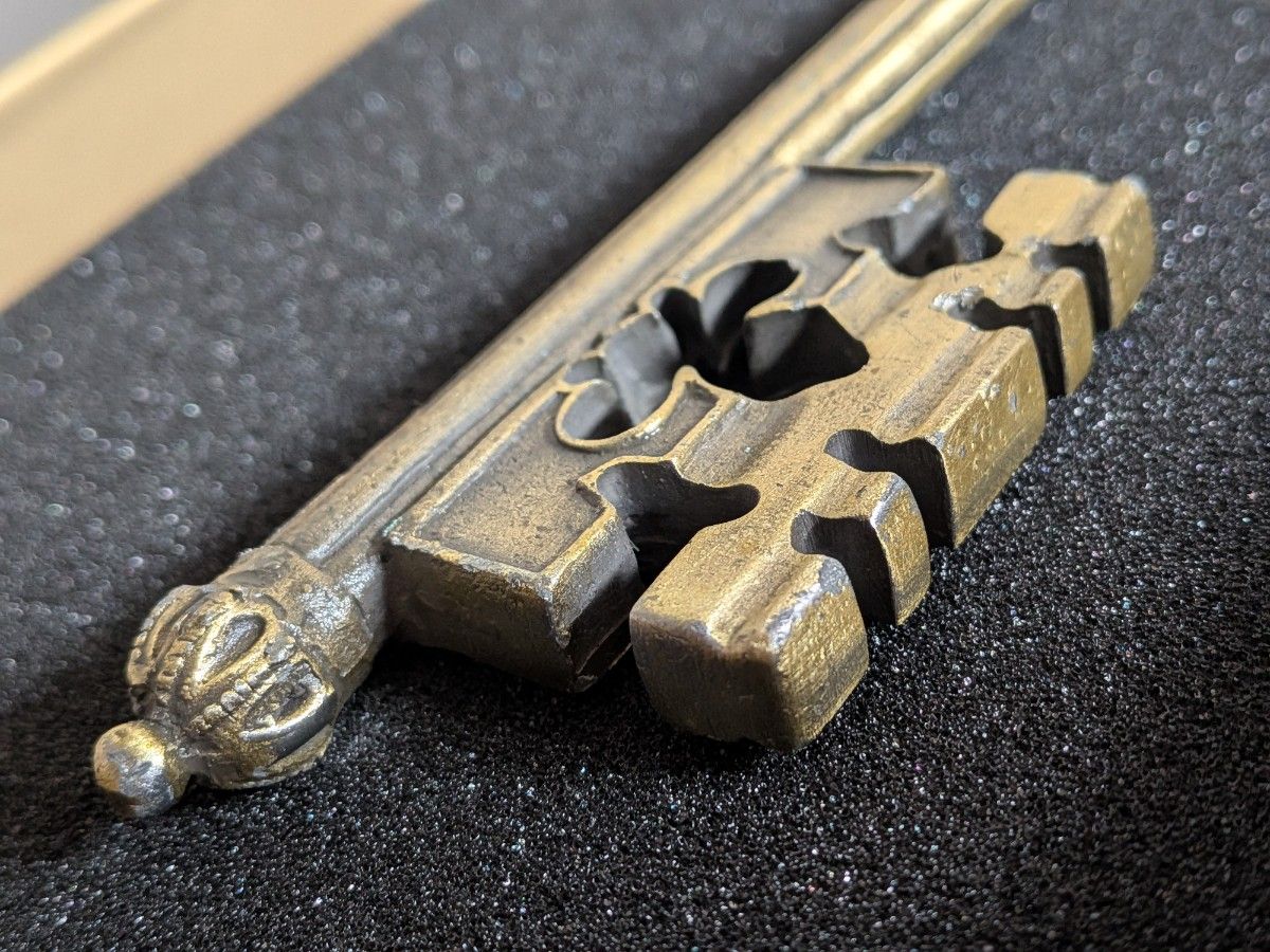 新品ベルサイユ宮殿の王室礼拝堂の鍵レプリカ 箱あり ペーパーウエイト