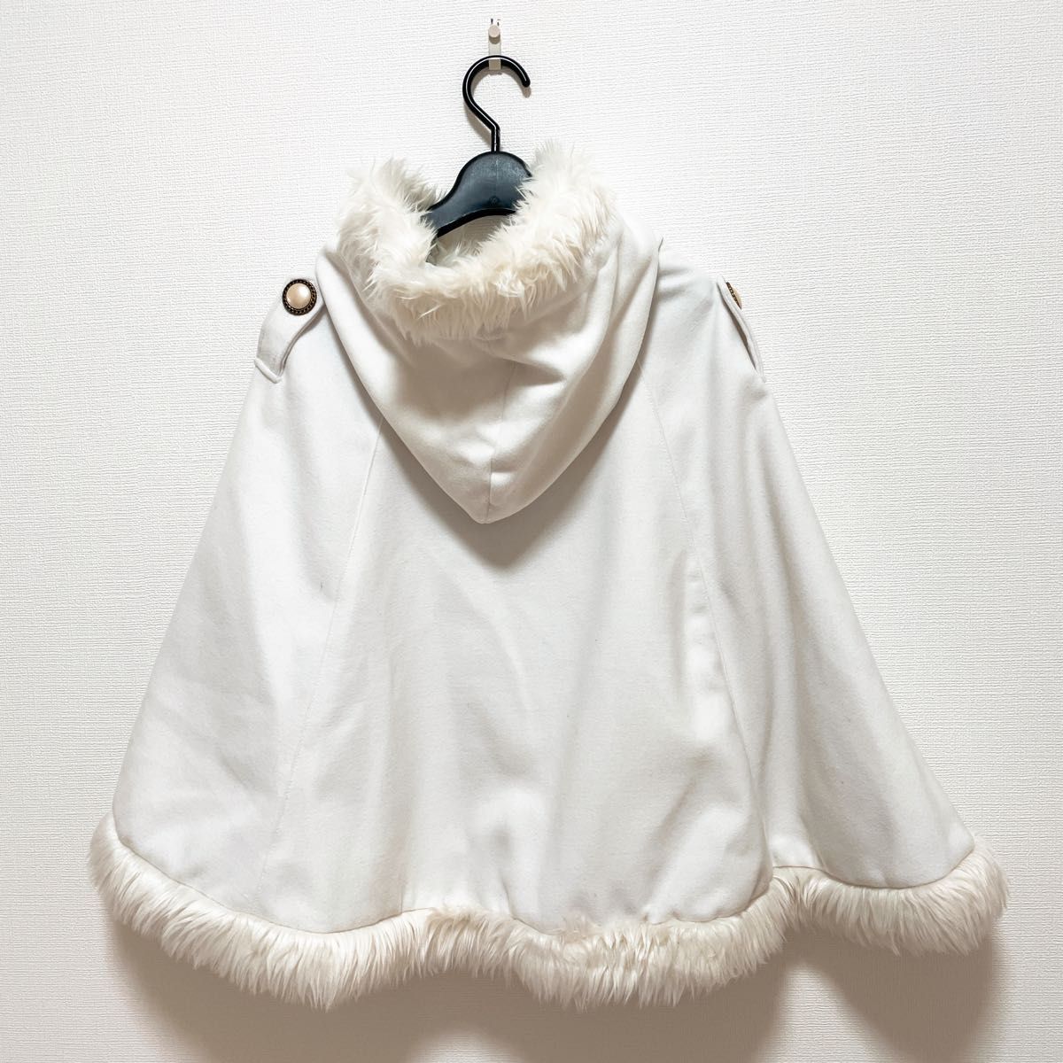 TRALALA トゥララ フェイクファーポンチョケープコート 白 冬 ロリータ