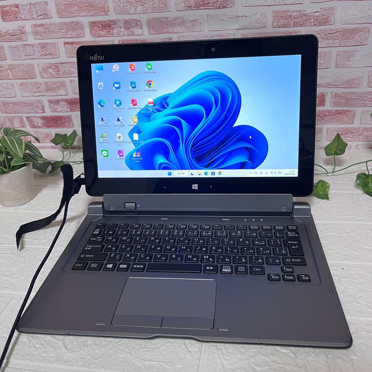 タッチパネル美品 SSD128GB Q616/P カメラ 高解像度 Core m3 6Y30