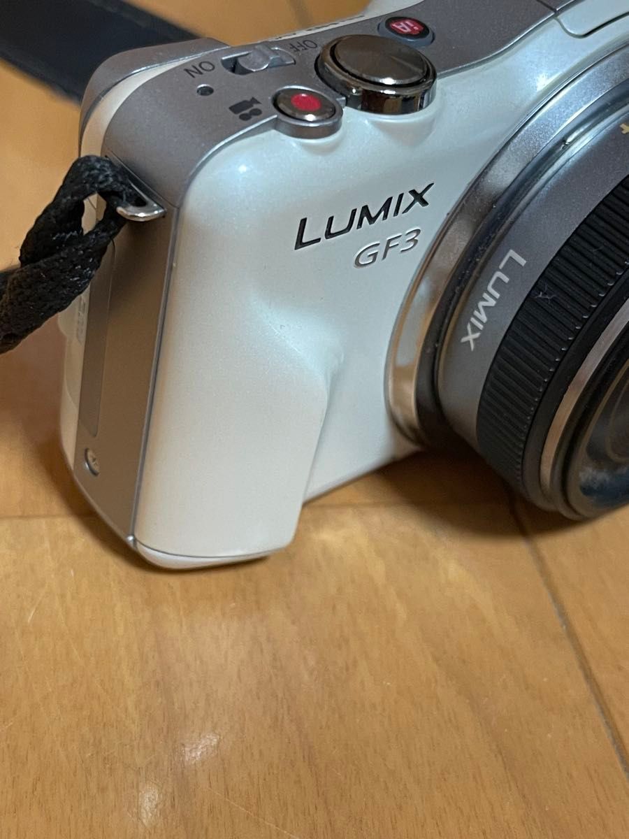 Panasonic DMC-GF3W-W ダブルレンズキット レンズガード付