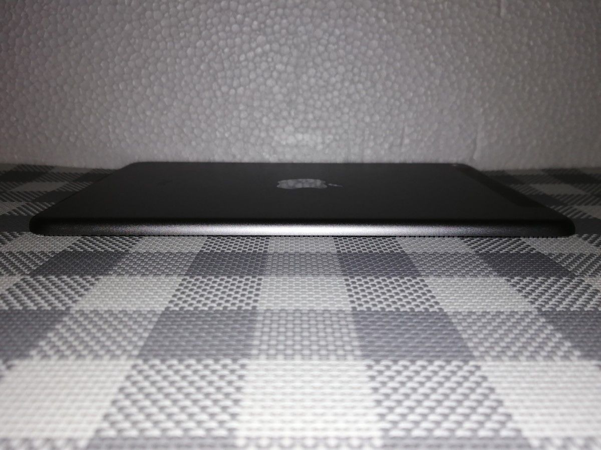 バッテリー86 9％/大容量128GB】Apple iPad mini4（第4世代）【SIM