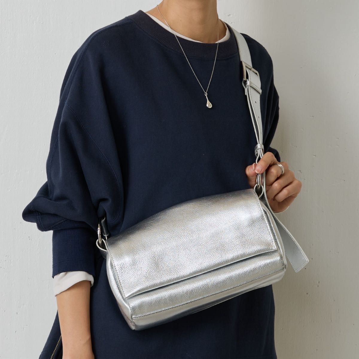 新品 BEARDSLEY ビアズリー ショルダーバッグ バッグ レザーボディ