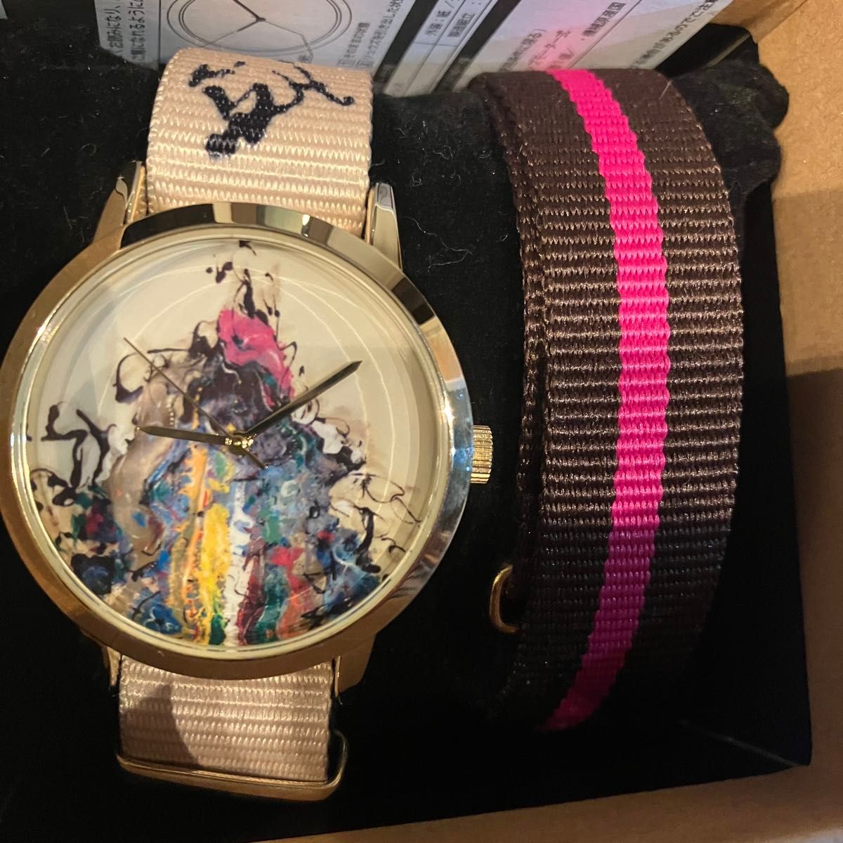 嵐の大野智さんの作品展「FREESTYLE 2020」の公式グッズセットと腕時計