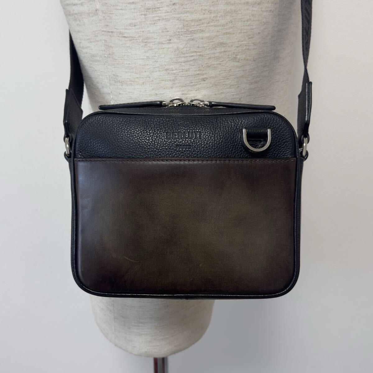 限定 48万円 ベルルッティ アイスブラウンパティーヌレザー ショルダー