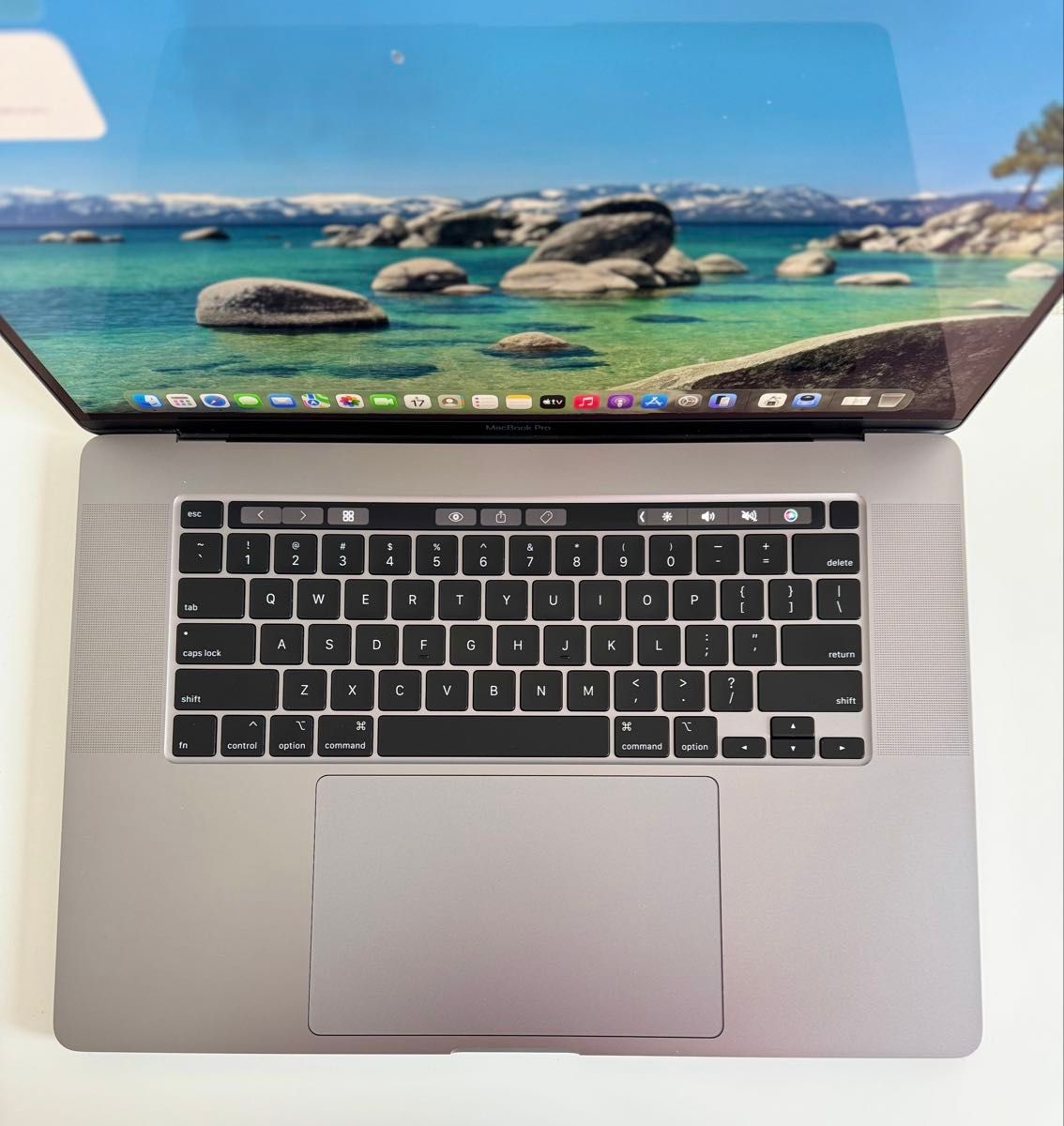 美品 Macbook Pro 2019 16インチ 永年版office｜Yahoo!フリマ（旧