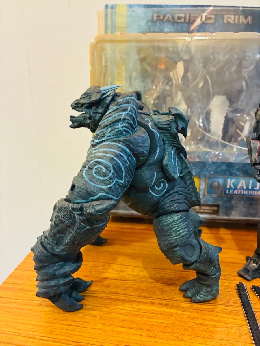 NECA パシフィックリム レザーバック ジプシーデンジャー フィギュア