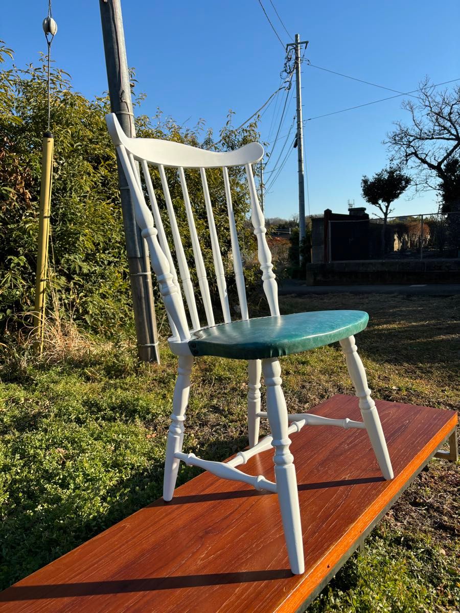 飛騨家具 WINDS太平 白いダイニングチェア① ウィンザーチェア 鋲打ち