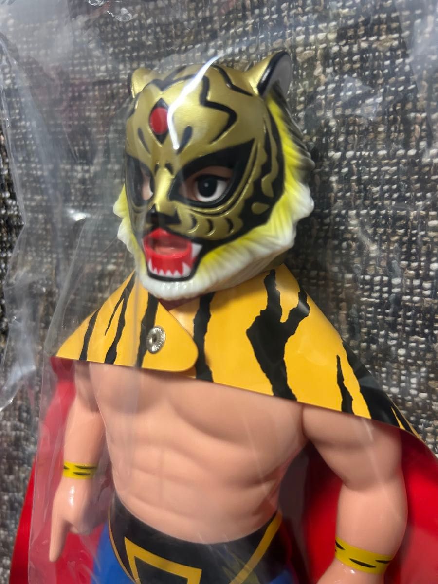 メディコム ・トイ×SFS 初代タイガーマスク（初期ゴールド版）ソフビ