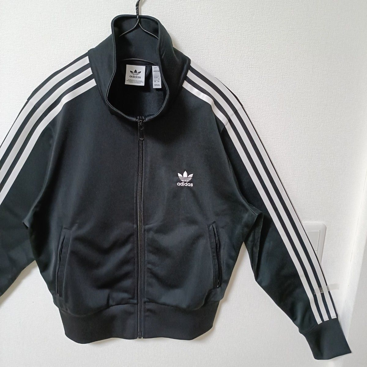 アディダス 黒 ファイヤーバード 襟高 トラックトップ ジャージ 女性XL