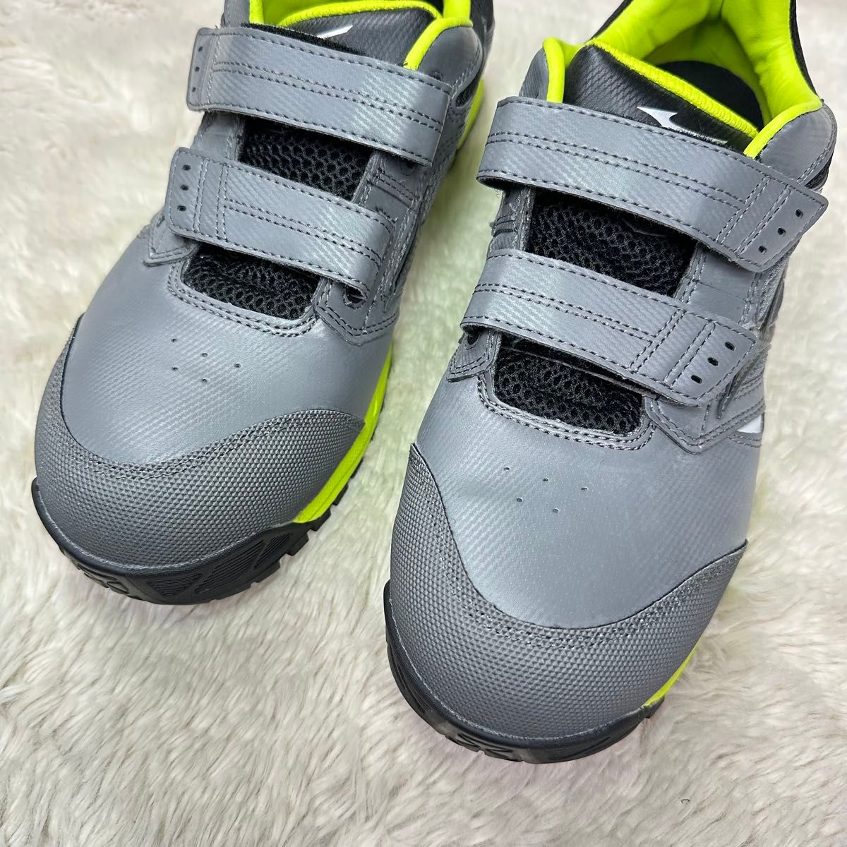 美品新品未使用タグ付き MIZUNO ミズノ 安全靴 26 5cm 軽量 グレー×黄