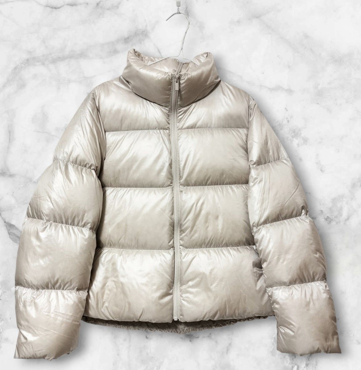 ユニクロ ウルトラライトダウンシャイニーボリュームジャケット L オフ